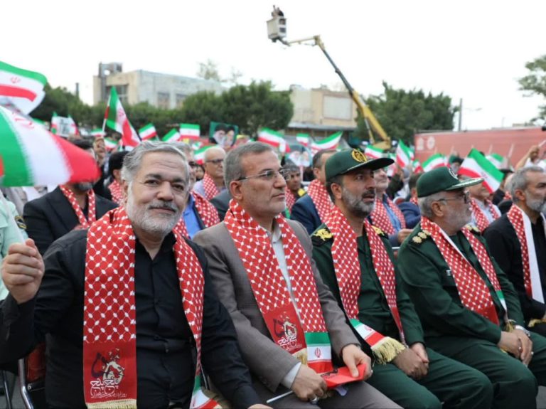 اراک در پنج‌مرداد، ایستاده به افتخار شهدا